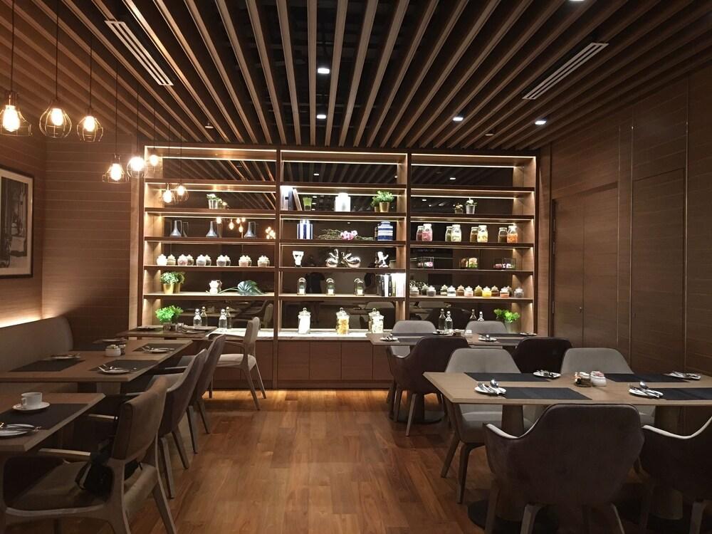 Victoria Garden Hotel 3*